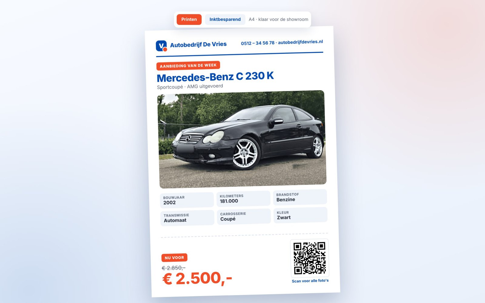 De raamkaart voor de showroom, met foto's, prijs, kerngegevens en een QR-code naar de auto op de website.